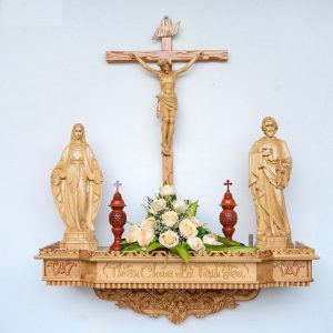 Bàn thờ công giáo gỗ tự nhiên kích thước 1000×1200