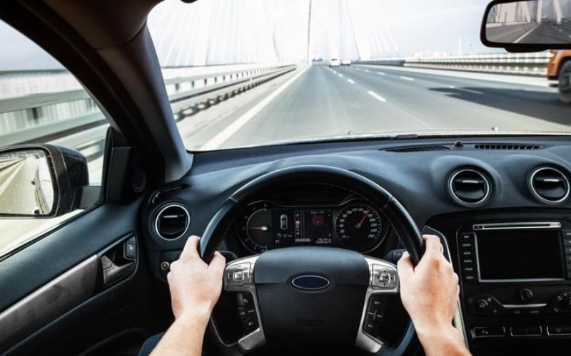 Có hiện tượng bị trượt và lệch hướng