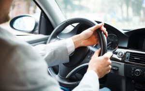 tay lái bị lệch